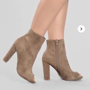 Elegant Tan Suede Ankle Boots